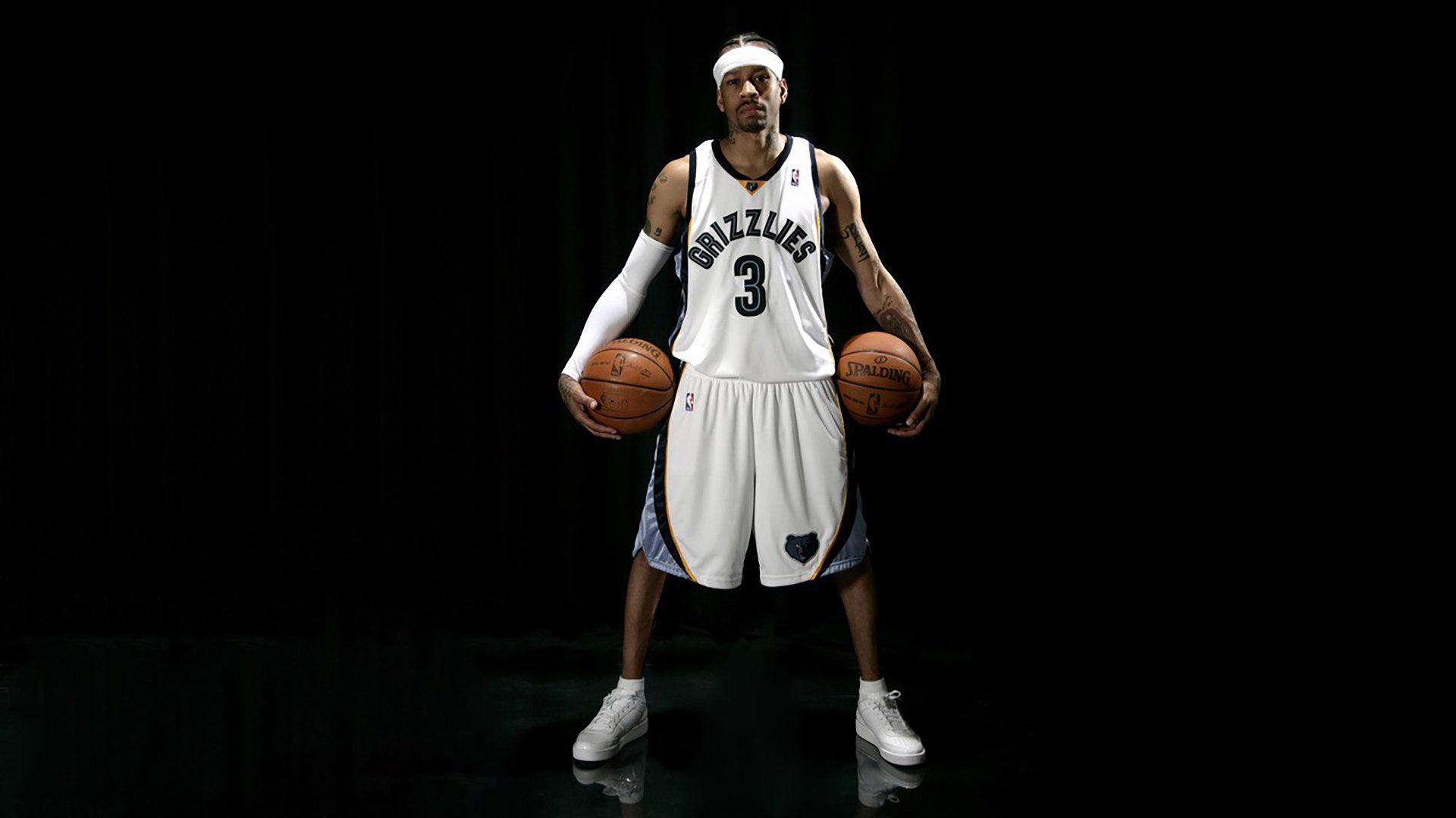 某队遭遇惨败，球员面临巨大压力，某支球队